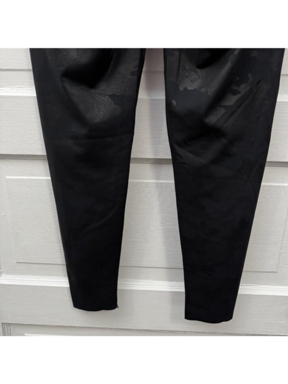 AR-33 Womens L Black Camo 7/8 Leggings Mid Rise Compression Made USA - Picture 8 of 12